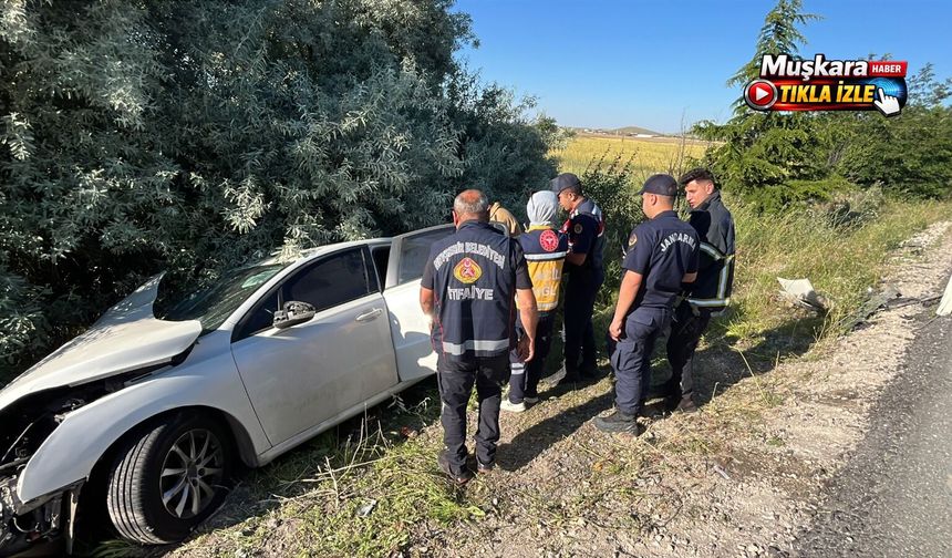Otomobil park halindeki araca çarptı: 1 ölü, 2 yaralı