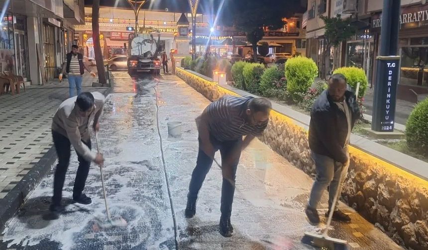 Derinkuyu’da köpüklü temizlik: Cadde ve sokaklar pırıl pırıl oldu