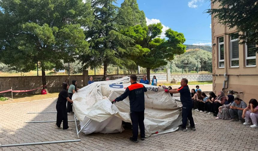AFAD harekete geçti! Nevşehir'de yüzlerce kişiye afet ve yangın eğitimi verildi