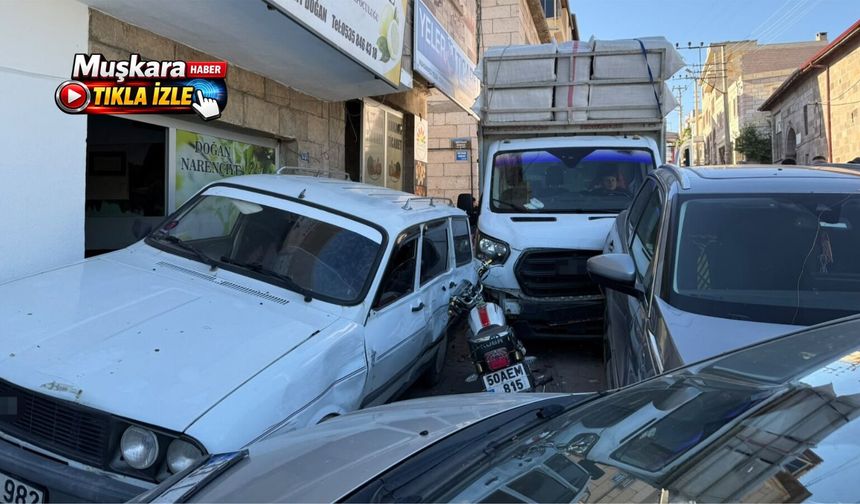 Nevşehir’de korkutan kaza: Kamyonet araçlara daldı