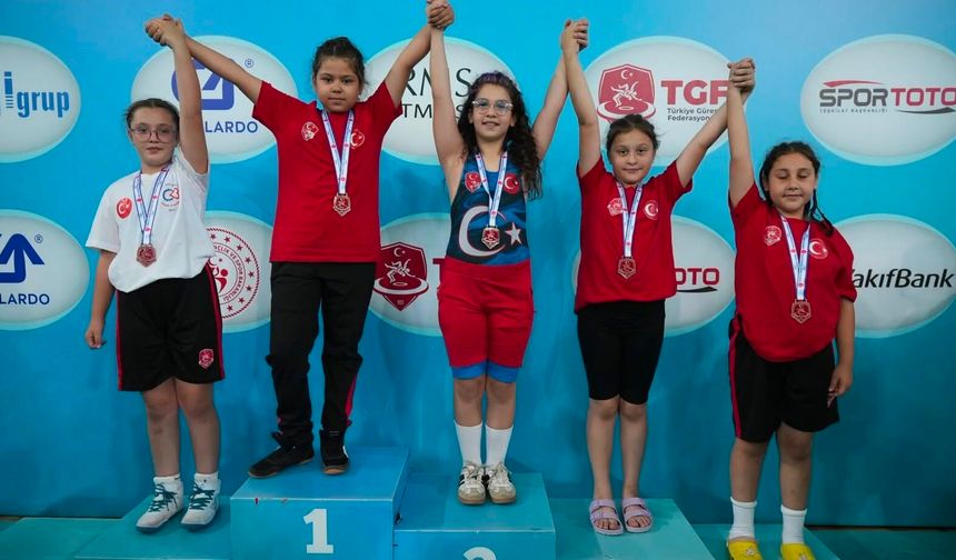 Nevşehirli minik güreşçi Türkiye şampiyonu oldu