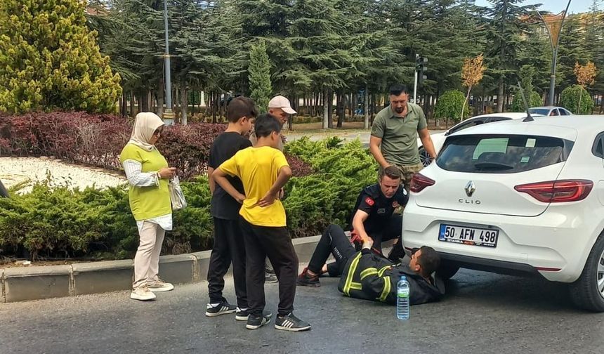 Nevşehir’de otomobile sıkışan yavru kedi böyle kurtarıldı