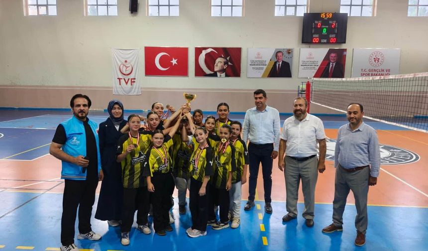 Ürgüp’te şampiyon belli oldu: Kupayı Ortahisar kaldırdı