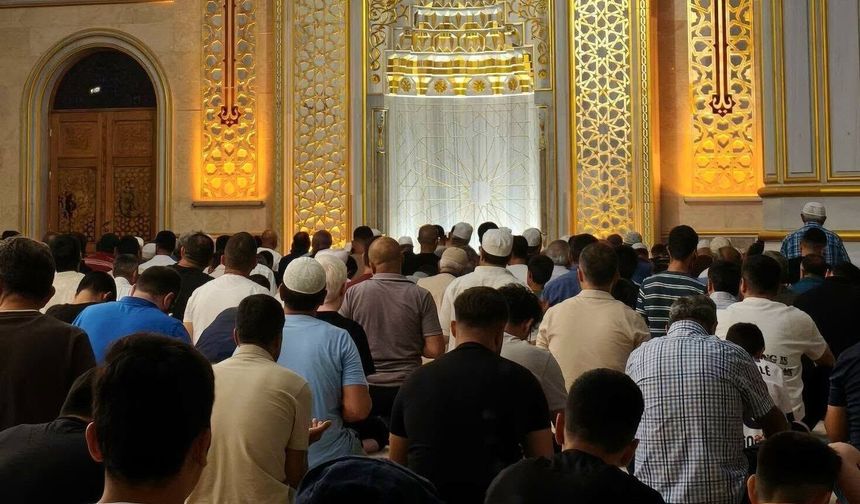 Nevşehir’de Mevlid Kandili coşkusu: Camiler doldu, eller duaya açıldı