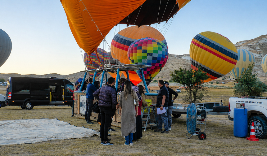 Kapadokya’da olumsuz hava balon uçuşlarını durdurdu