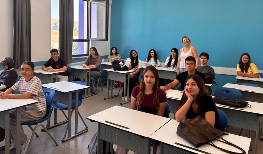 Simya Kolejinde ders zili çalmadan hazırlıklar başladı
