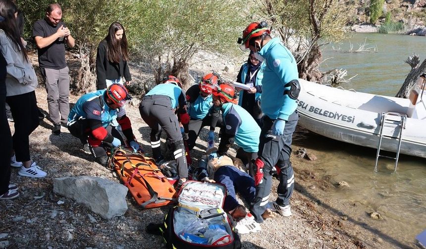 Nevşehir UMKE personeli suya indi: Gerçeğini aratmayan tatbikat
