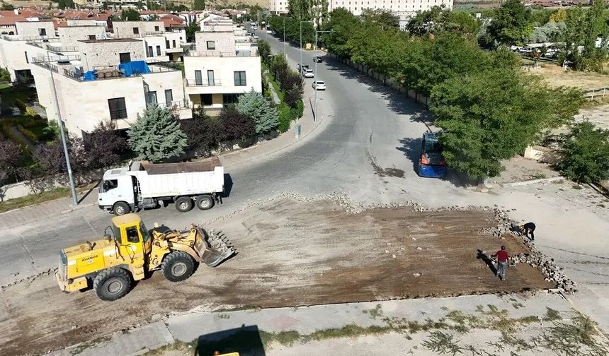 Avanos’ta Kızılırmak caddesi’nde sıcak asfalt çalışması başladı