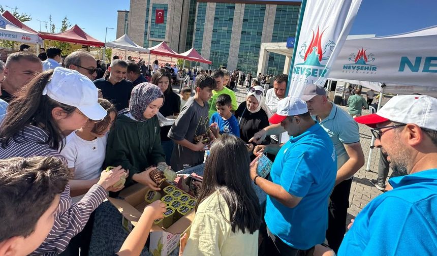 NEVÜ’ye kayıt için gelen öğrencilere Nevşehir’de sıcak karşılama