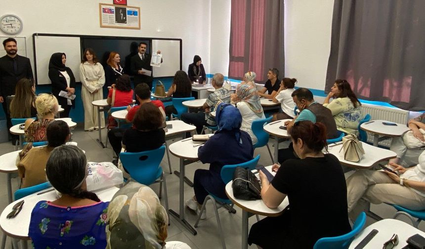 Nevşehir Simya Kolejinde yeni dönem hazırlığı: Velilerden yoğun ilgi