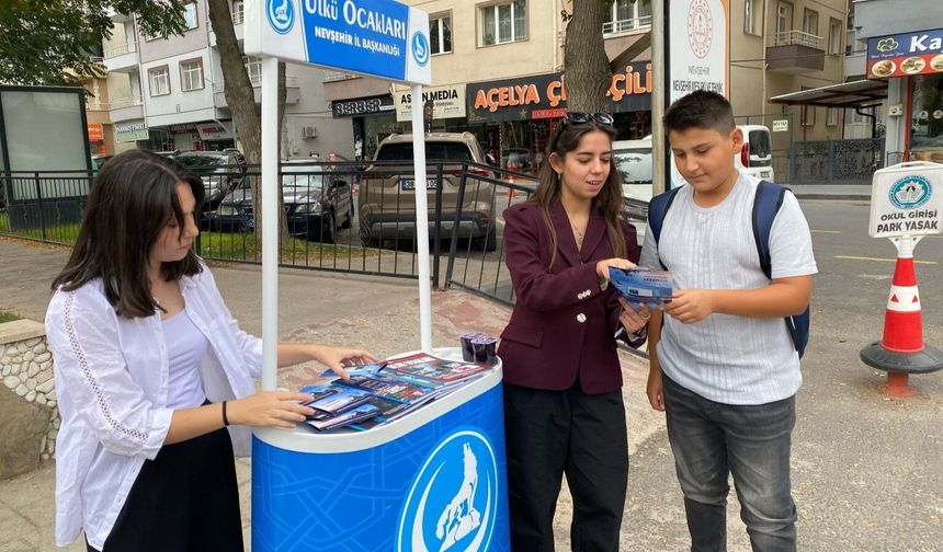 Nevşehir Ülkü Ocaklarından öğrencilere dijital eğitim tanıtımı