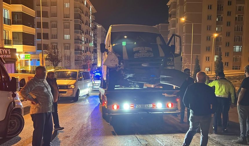 Nevşehir’de minibüs, çekici ve otomobiller kazaya karıştı: 4 yaralı