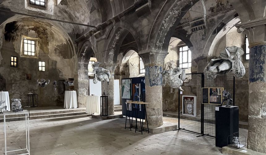 Mustafapaşa’da tarihi kilisenin kapıları bu kez sanat için açıldı