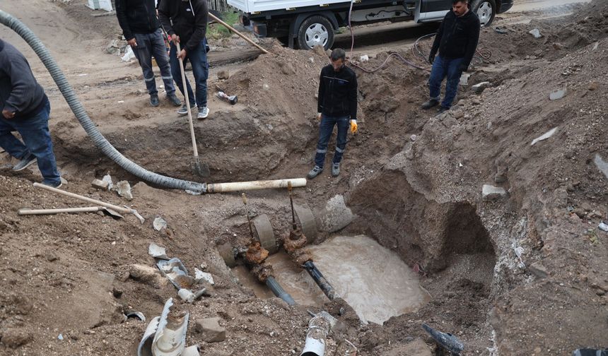 Nevşehir’de su kesintilerine neden olan eski hatlar yenileniyor