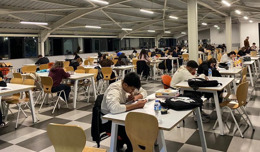 Simya Koleji’nde akşam etütleriyle üniversiteye hazırlık sürüyor
