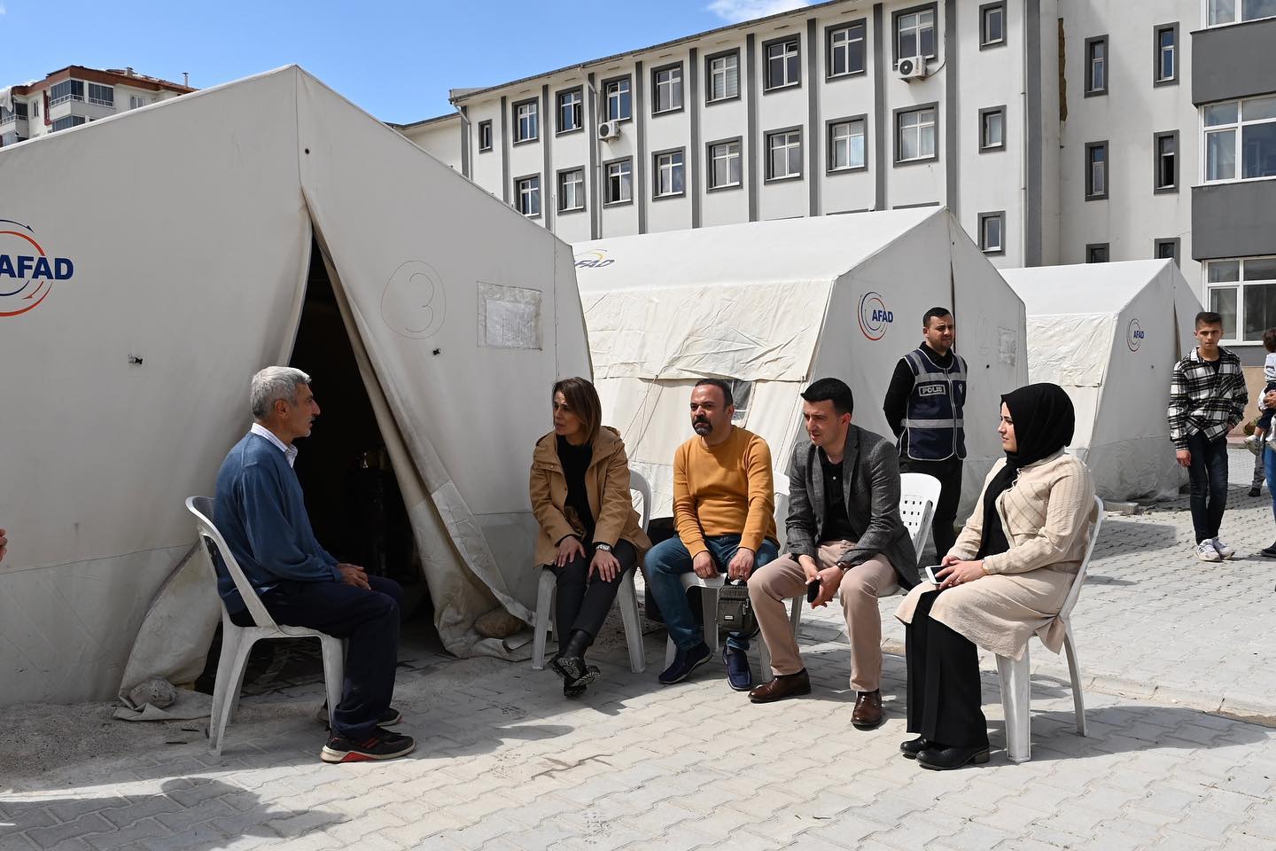 Vali Becel bayramın ilk gününde depremden etkilenen Malatya’da (2)