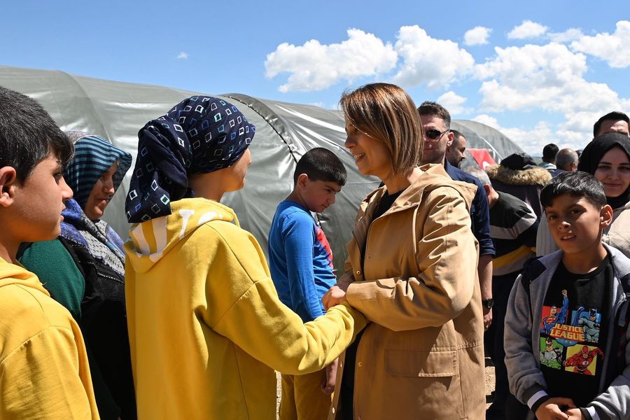 Vali Becel bayramın ilk gününde depremden etkilenen Malatya’da (4)