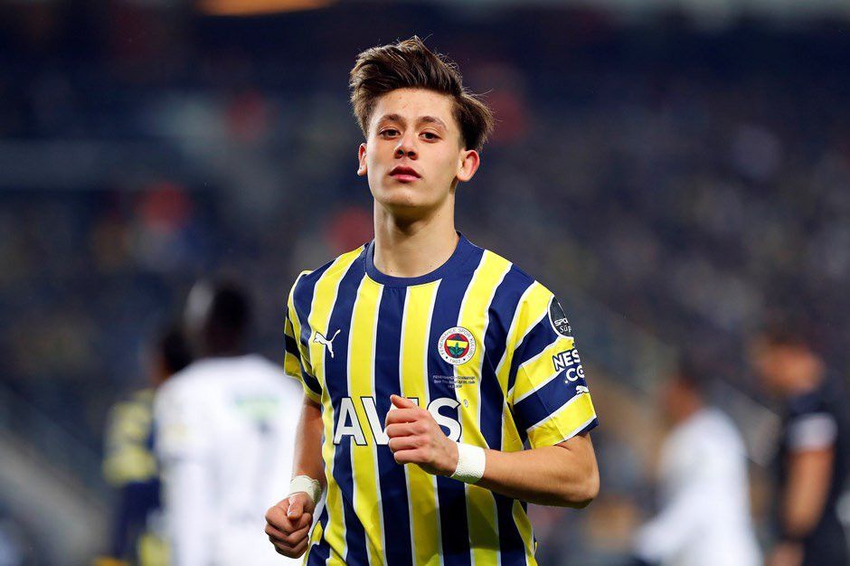 Fenerbahçe’nin en değerli futbolcuları olan Arda Güler ve Ferdi Kadıoğlu, gösterdikleri performansla isimlerinden söz ettirdi. Avrupa takımlarının da radarına giren futbolcuların talipleri de artmaya başladı.