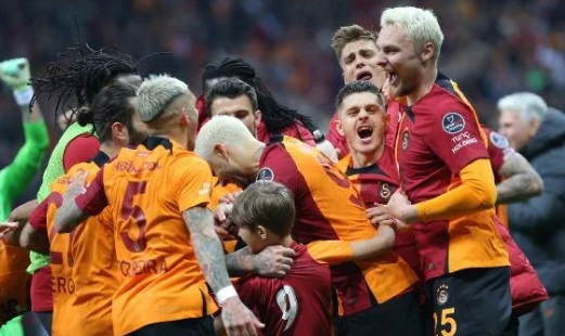 Spor Toto Süper Lig'in lideri Galatasaray, hesaplarını şampiyonluk ve Şampiyonlar Ligi'ne göre yapıyor. Aslan, şampiyonluk gelirleri ve oyuncu satışlarıyla kadrosunu daha da iddialı bir duruma getirmek istiyor.
