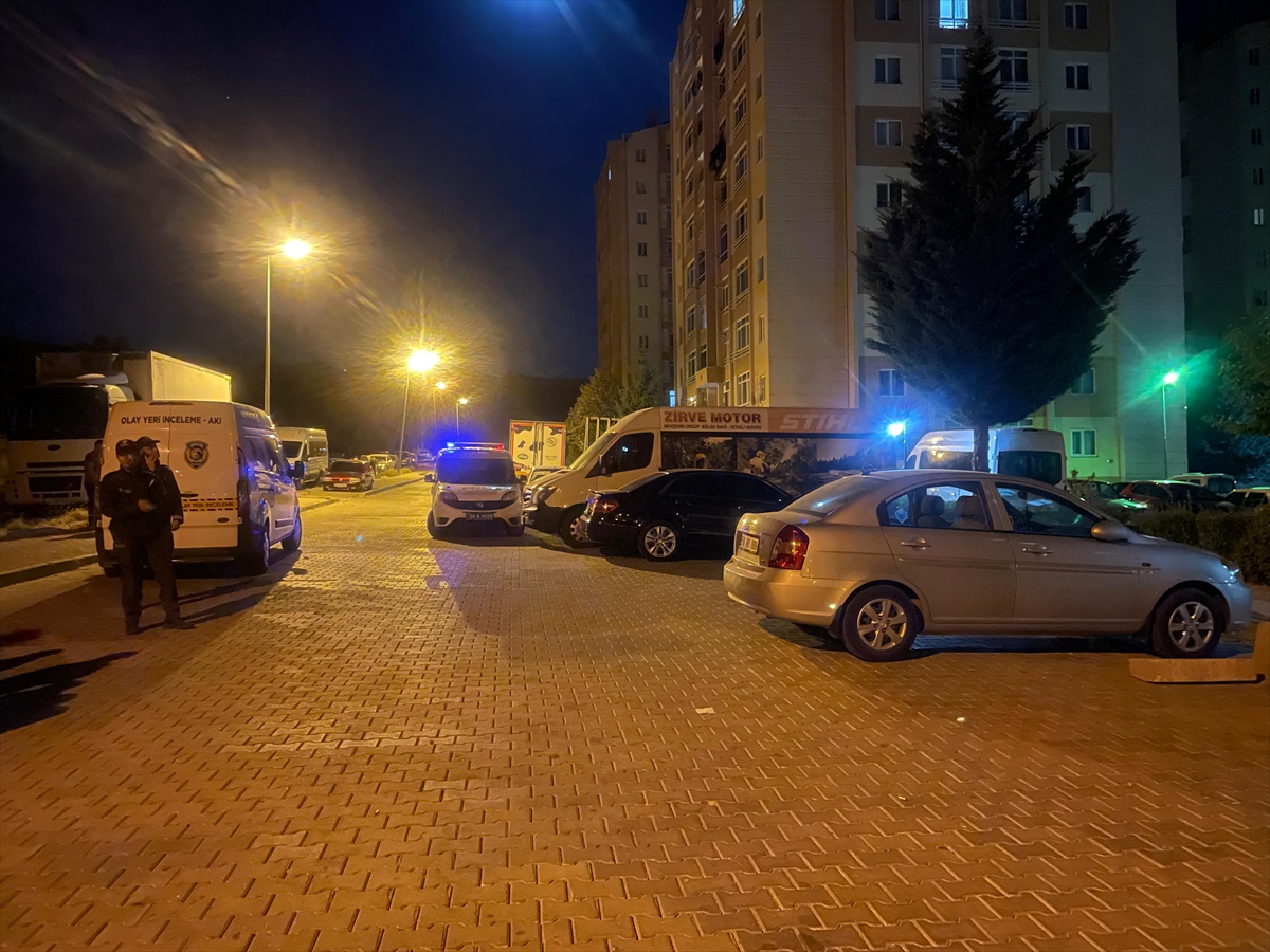 AA-20230926-32247703-32247699-NEVSEHIRDE_ESKI_ESININ_AILESIYLE_KAVGA_EDEN_KISI_PENCEREDEN_DUSEREK_OLDU