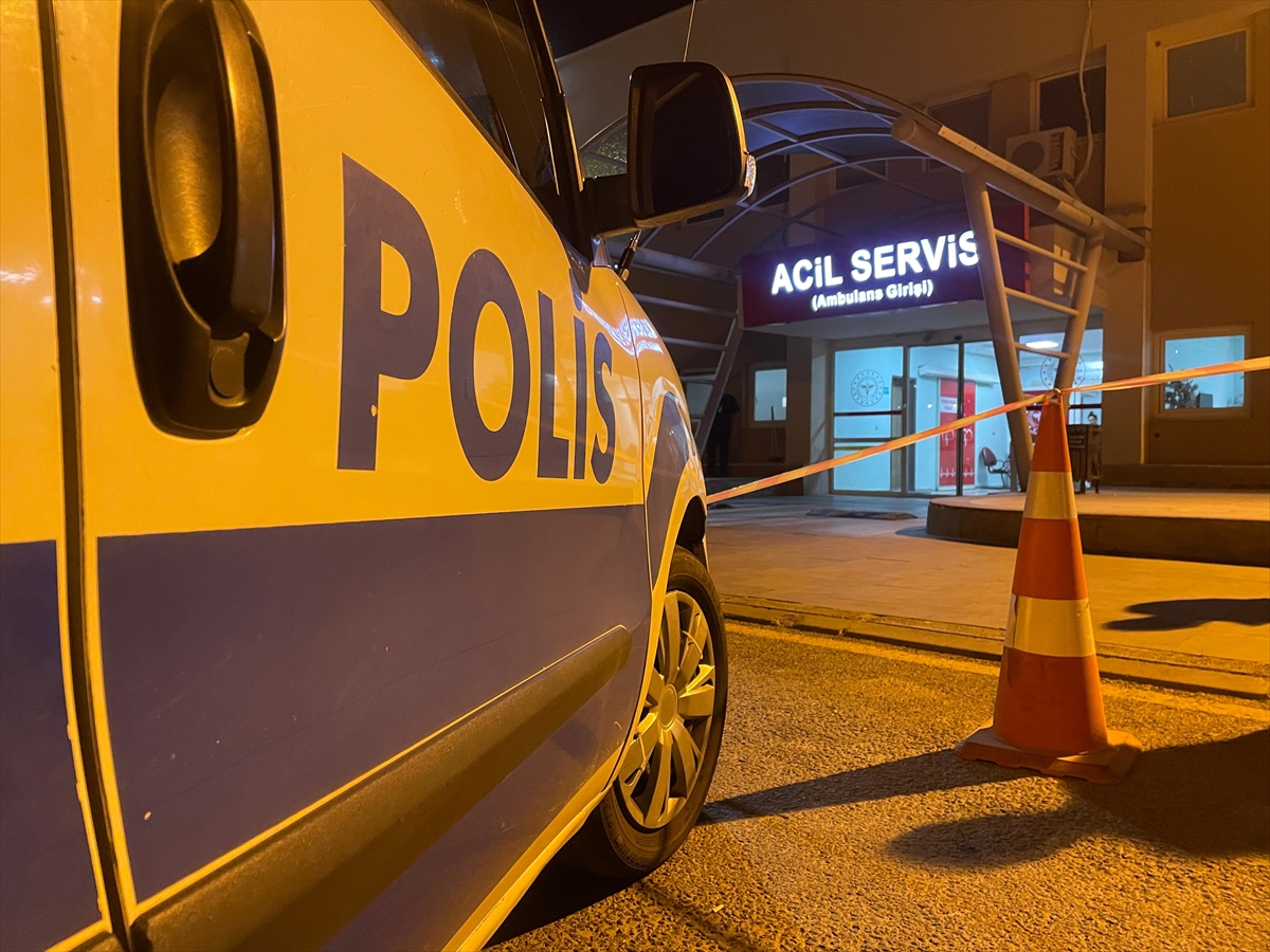 AA-20230926-32247703-32247701-NEVSEHIRDE_ESKI_ESININ_AILESIYLE_KAVGA_EDEN_KISI_PENCEREDEN_DUSEREK_OLDU