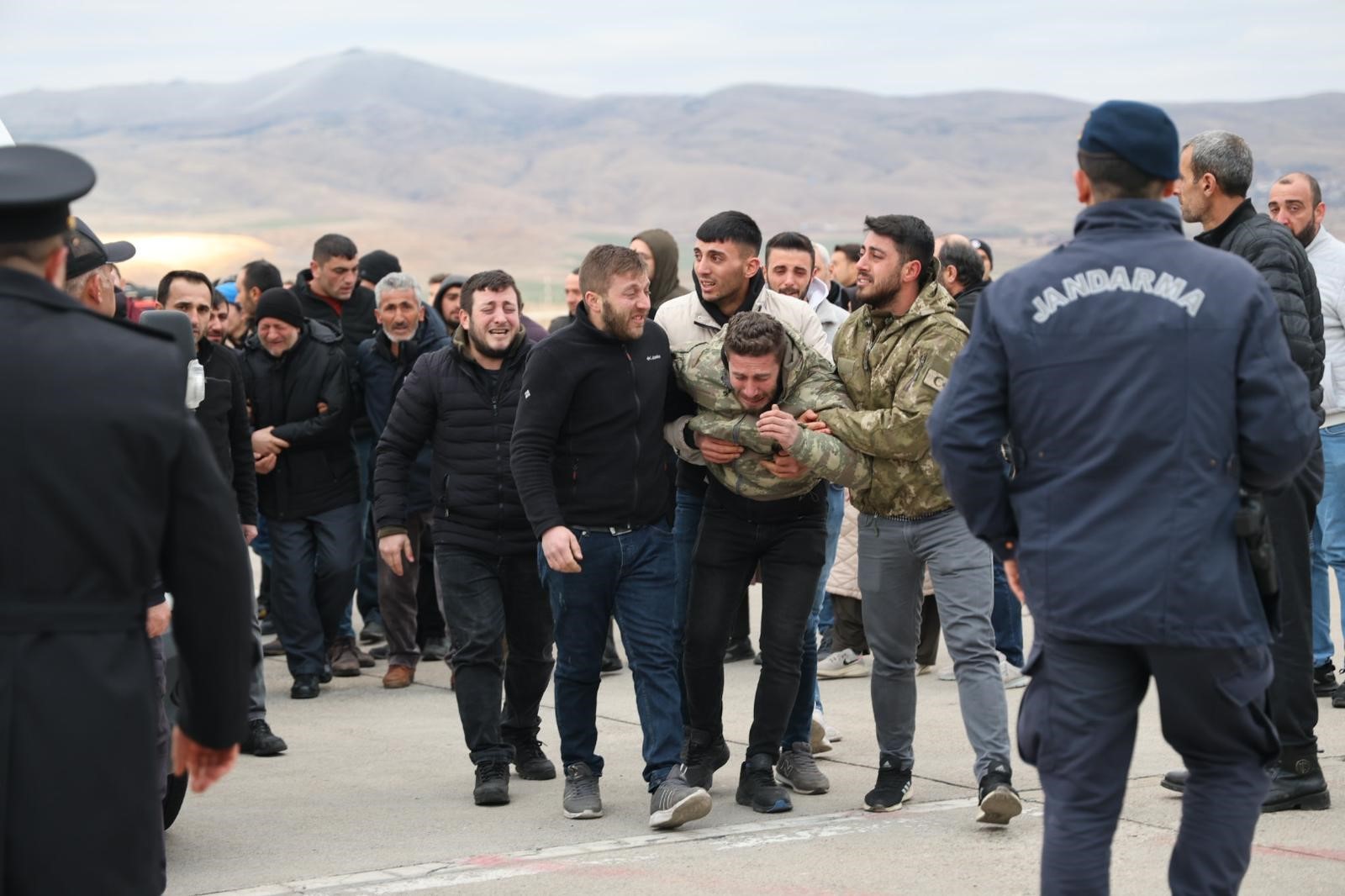 Şehit Gökhan Delen ve Kemal Batur'un naaşları Nevşehir'de karşılandı (3)