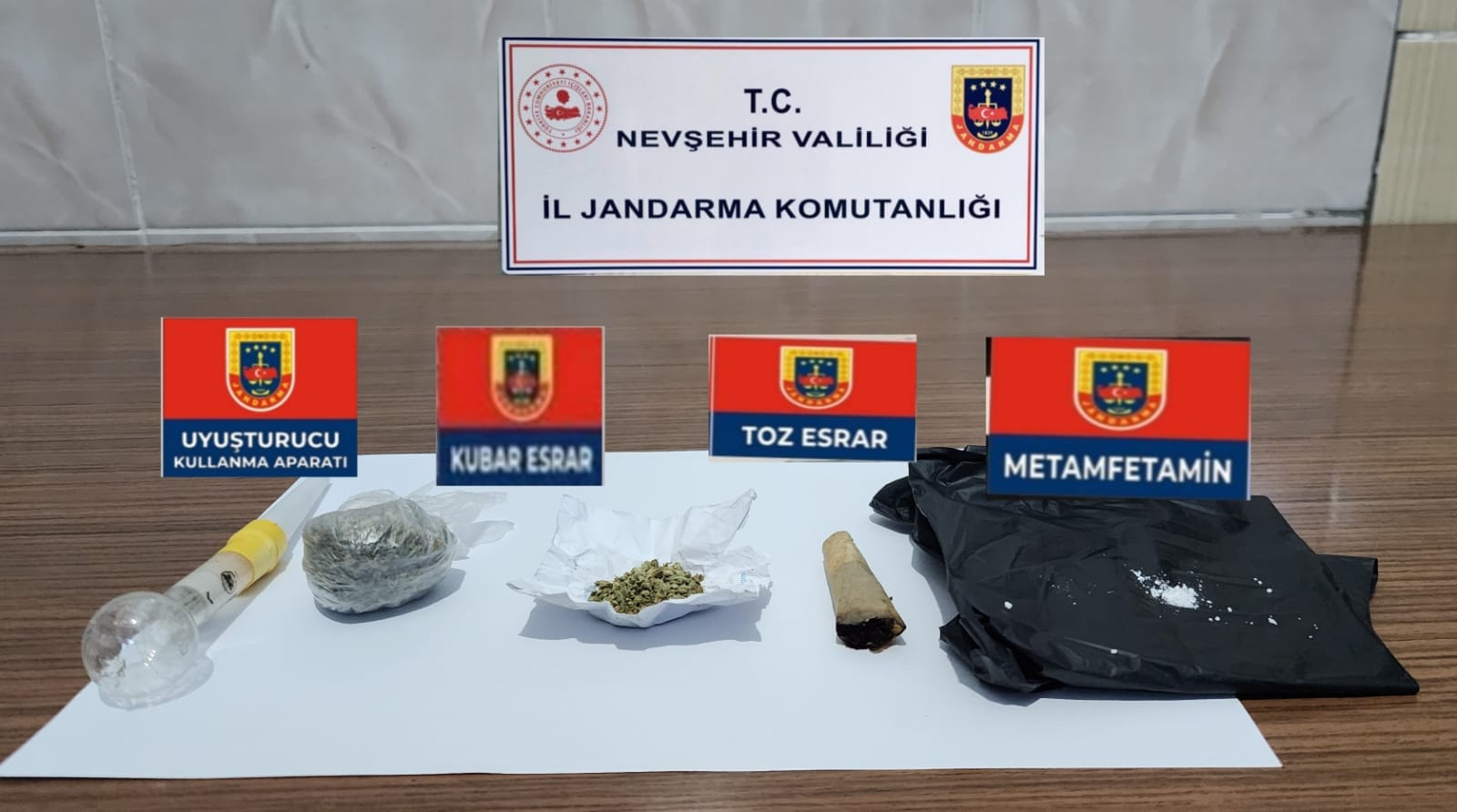 Kozaklı’da ruhsatsız silah ve uyuşturucu madde yakalandı (3)
