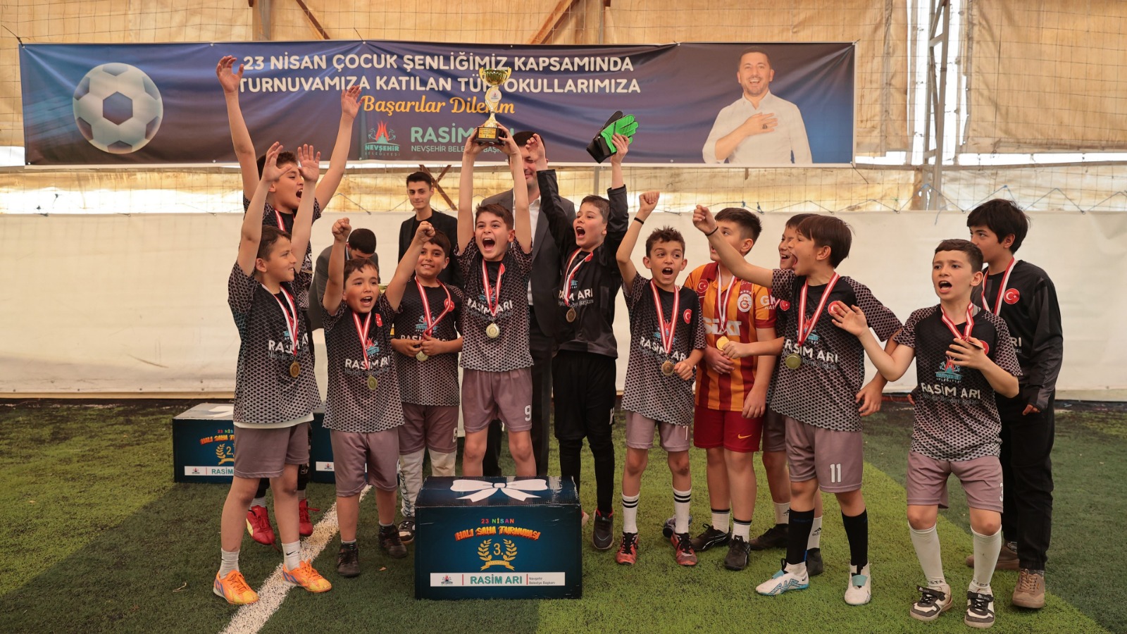 Futbol Turnuvasının Şampiyonu Necip Fazıl Kısakürek İlkokulu (2)