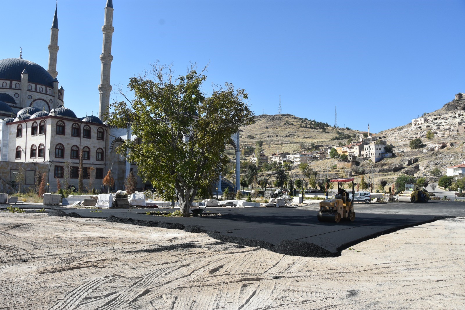 Külliye Cami Etrafı İl Özel İdaresi Tarafından Sıcak Asfalt Yapıldı 7