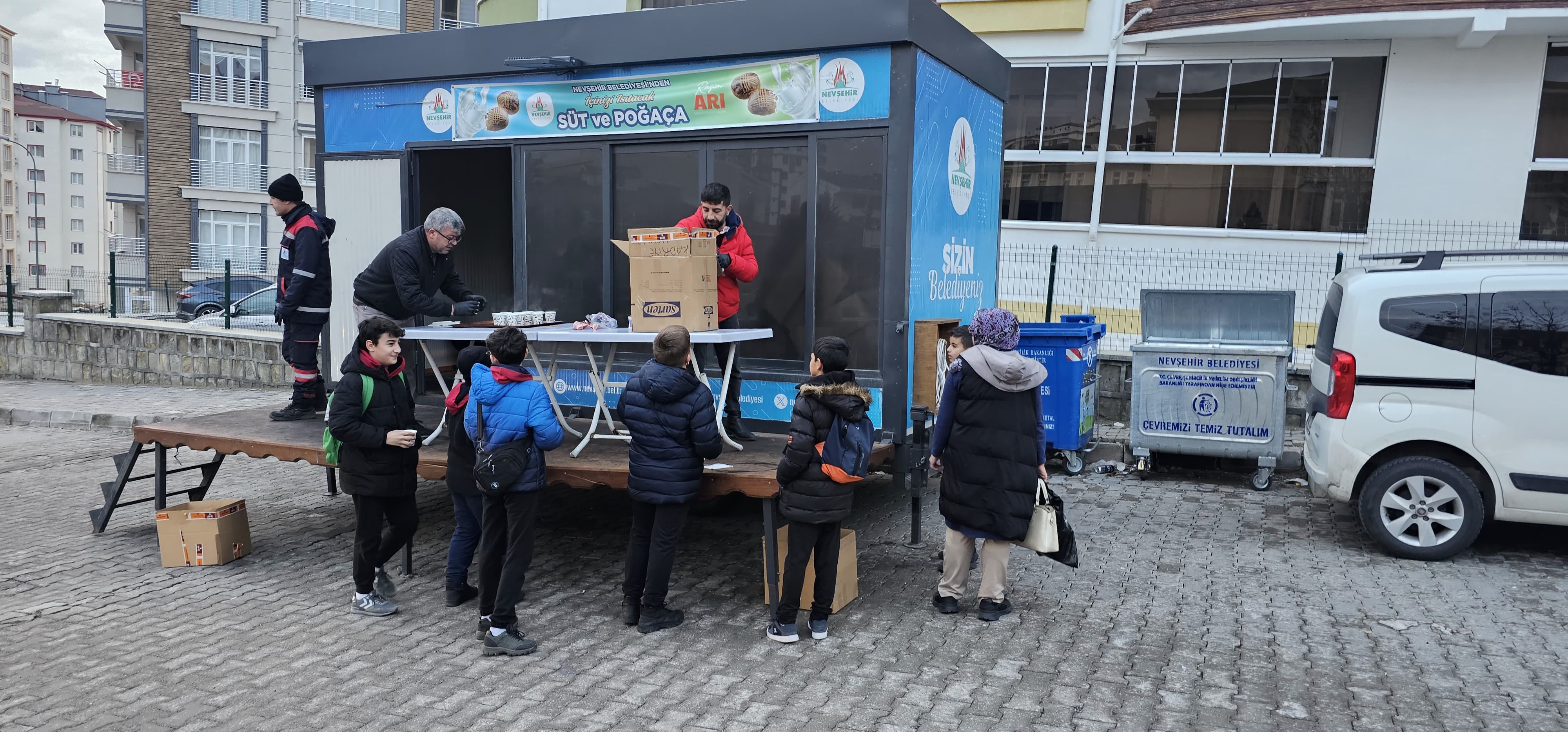 Nevşehir’de Poğaça Ve Süt Dağıtımı Sürüyor (7)