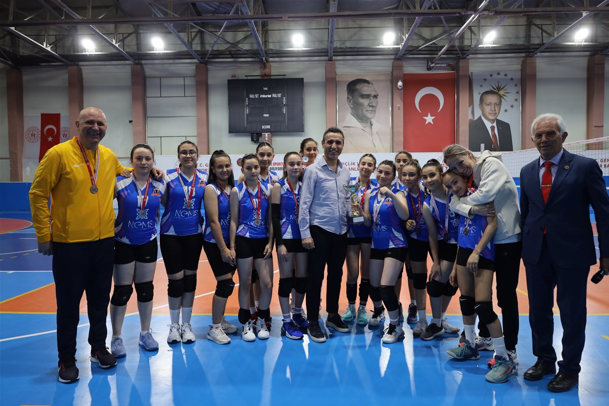 Voleybol Midi Kızlar Müsabakaları Sona Erdi