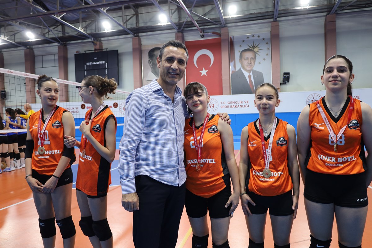 Voleybol Midi Kızlar Müsabakaları Sona Erdi1