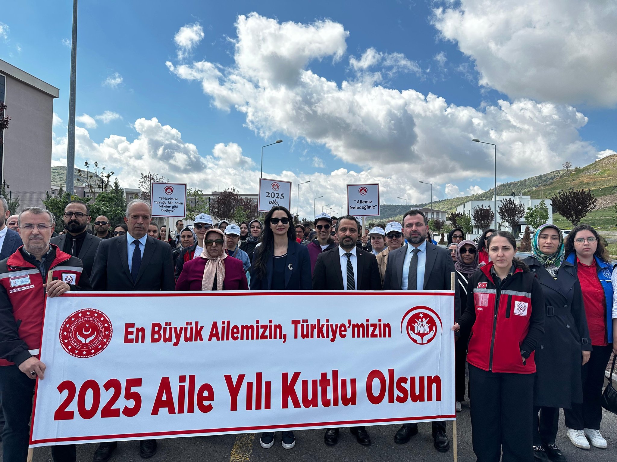 Ailenin Toplumdaki Yerine Dikkat Çekildi (3)