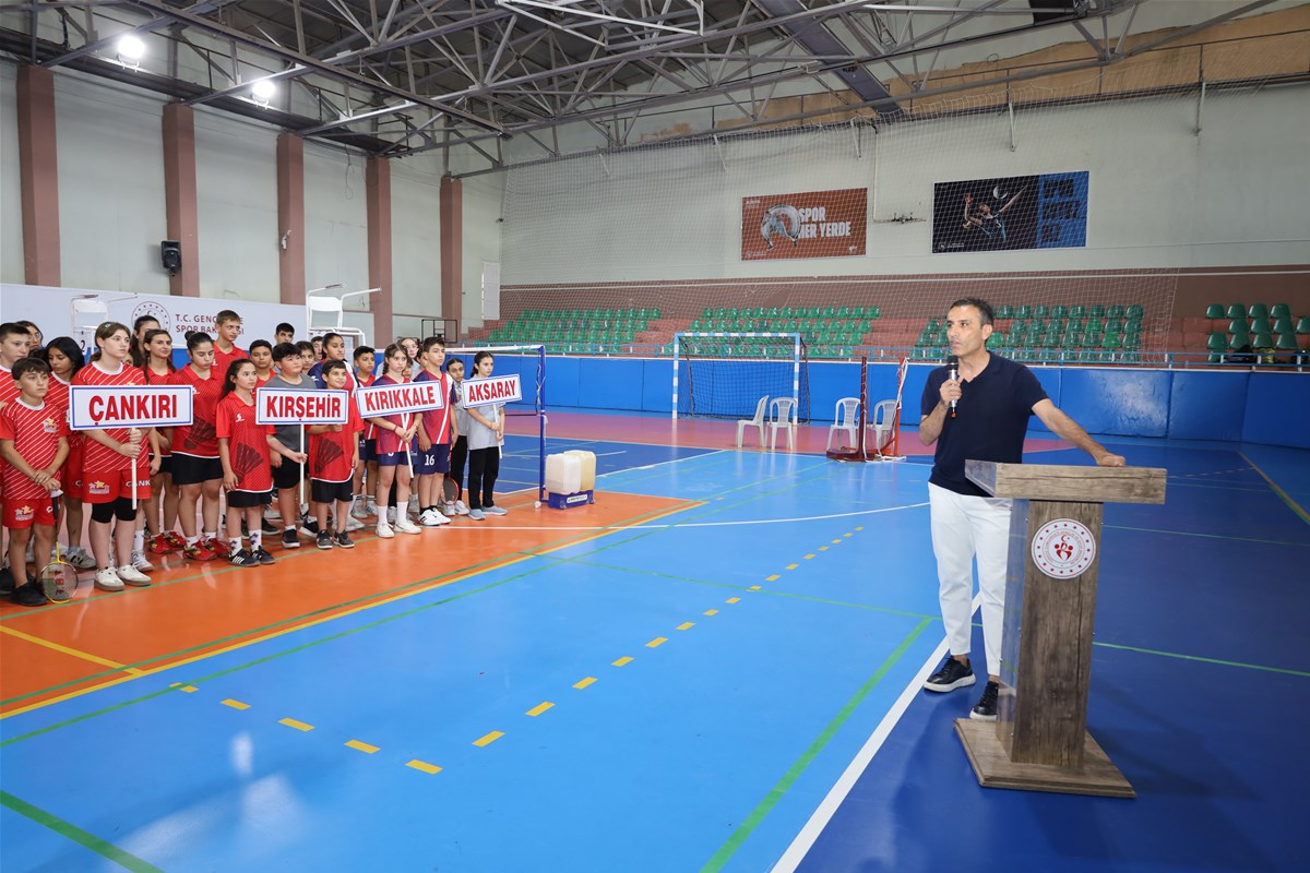 Badminton Grup Müsabakaları Coşkuyla Başladı2