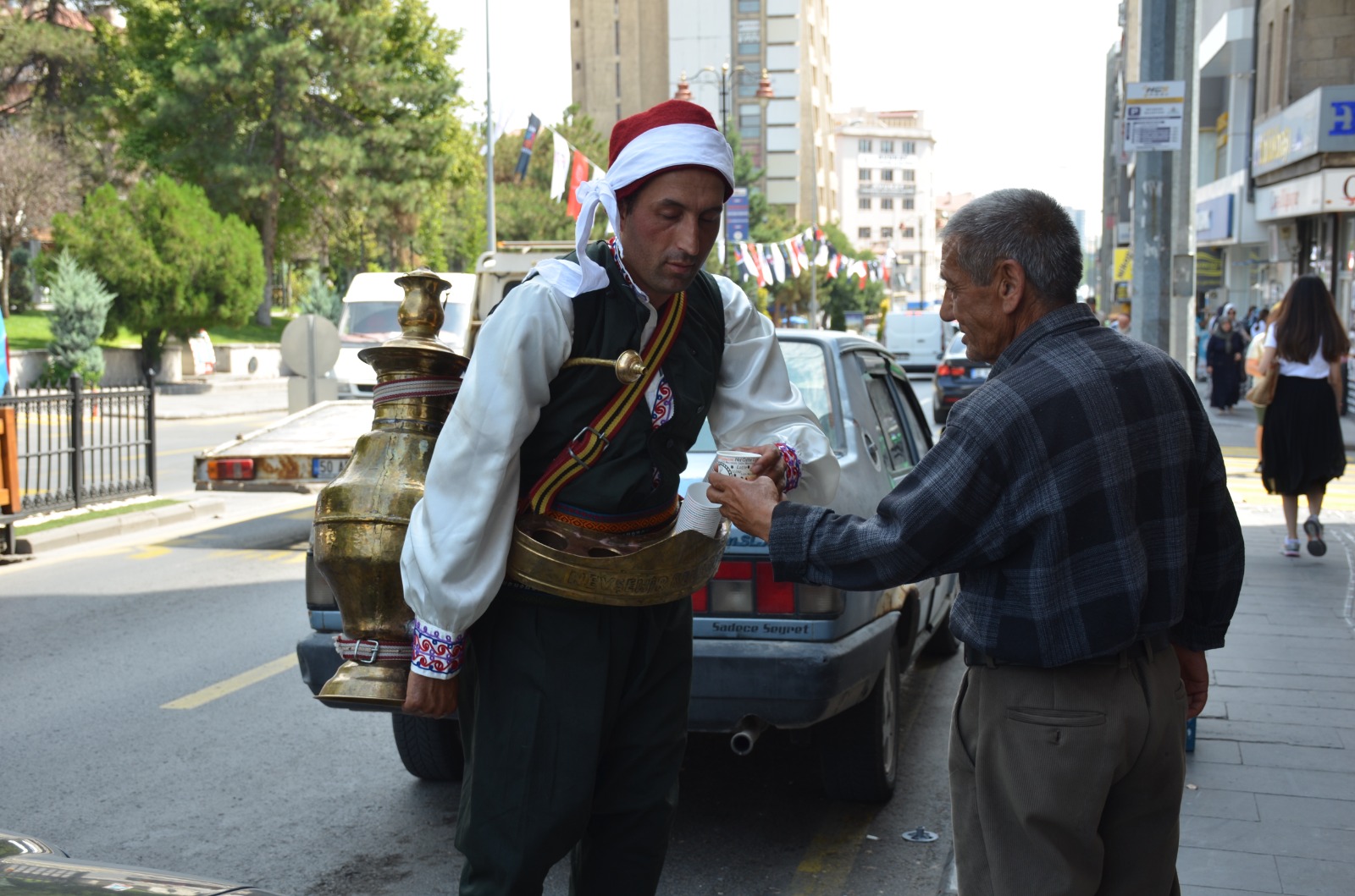Sıcaktan Bunalan Vatandaşlar Limonatayla Serinledi (2)