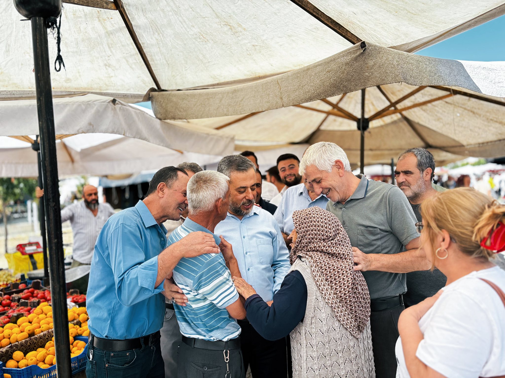 Milletvekili Özgün Vatandaşların Gönüllerine Dokunuyor
