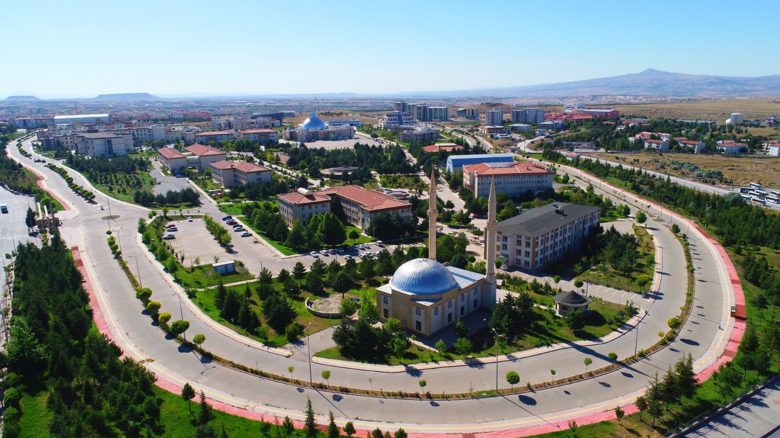 Nevşehir Hacı Bektaş Veli Üniversitesi (Nevü) Rektörü . (2)