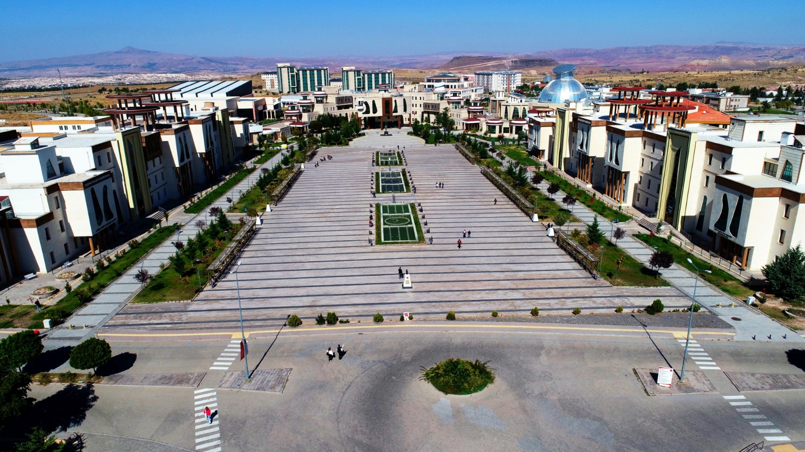 Nevşehir Hacı Bektaş Veli Üniversitesi (Nevü) Rektörü . (3)