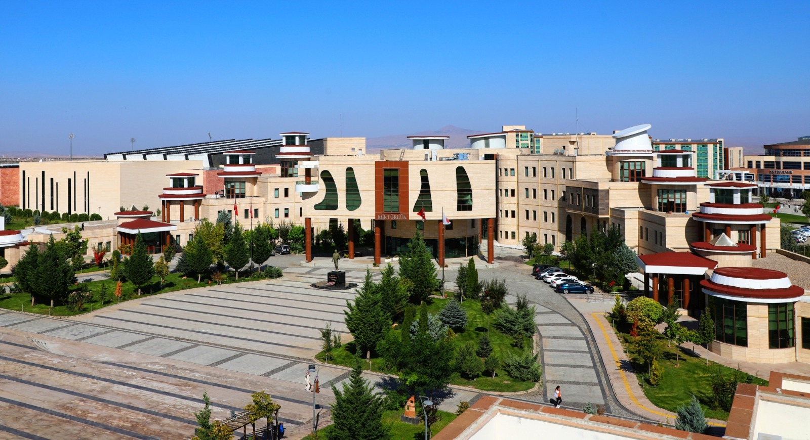 Nevşehir Hacı Bektaş Veli Üniversitesi (Nevü) Rektörü . (6)