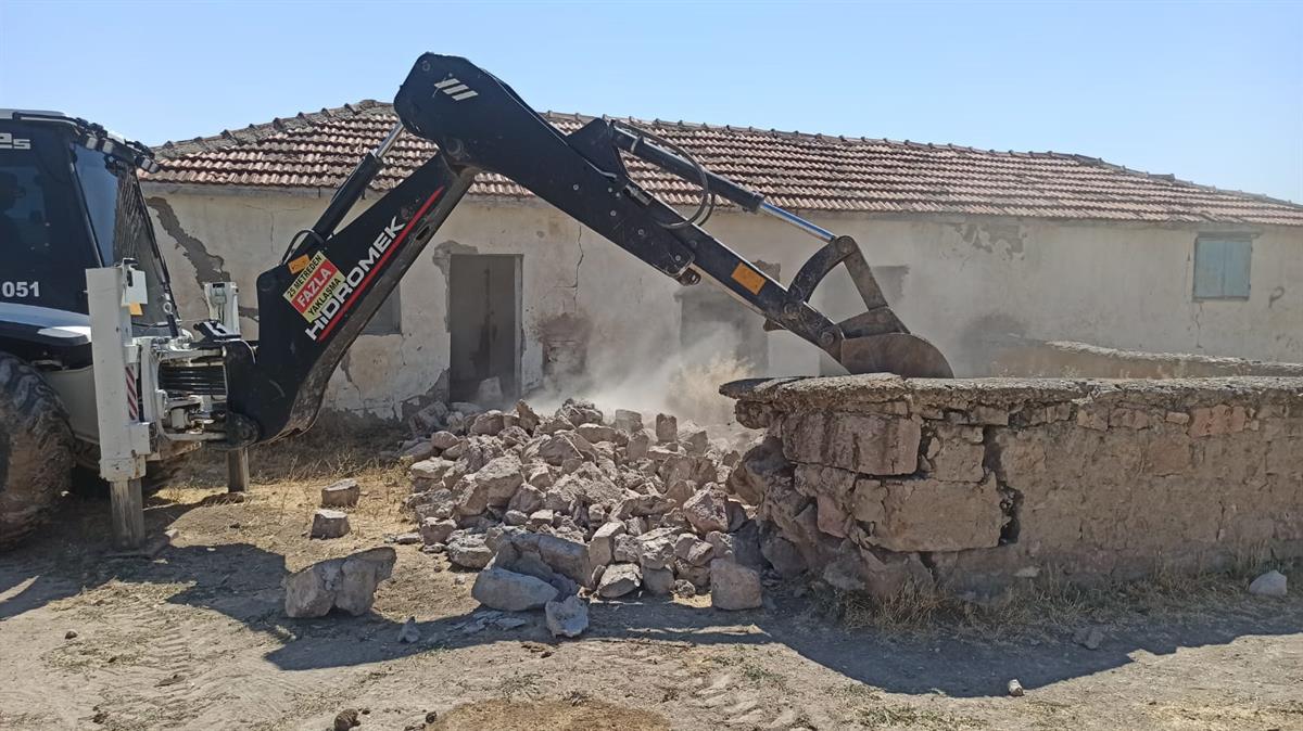 Özel Idare Ekipleri Girmedik Köy Bırakmıyor1