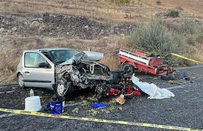 Nevşehir’de tarım aracı ile otomobil çarpıştı: 1 ölü, 4 yaralı