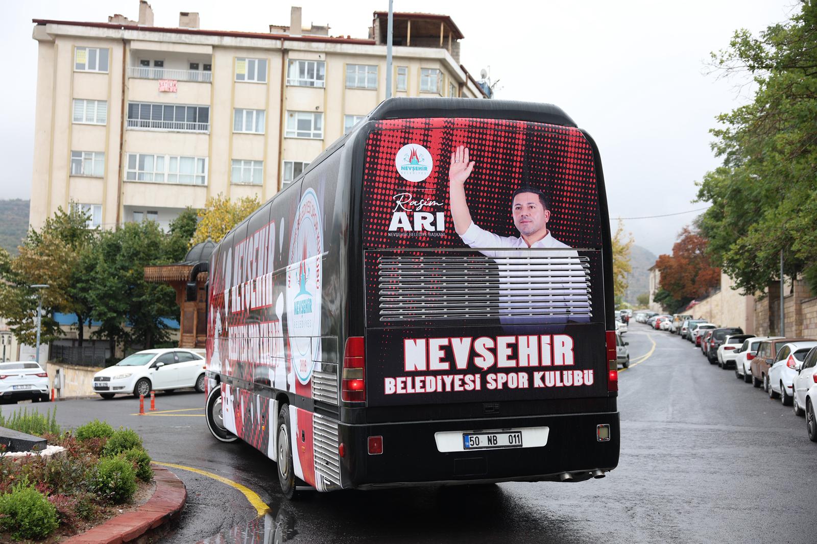 Başkan Arı Takım Otobüsü Kullandı (3)