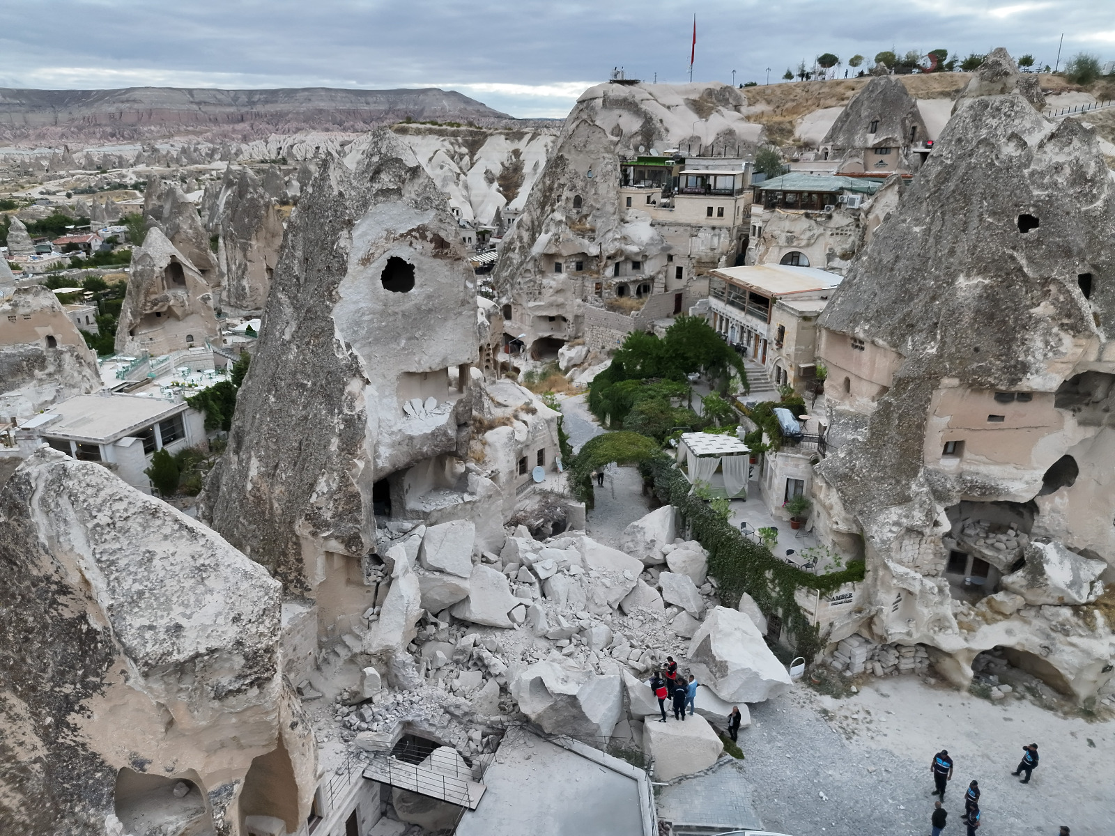 Göreme’deki̇ Peri̇bacasinda Meydana Gelen Kismi̇ Yikim Üzeri̇ne İnceleme Başlatildi 2