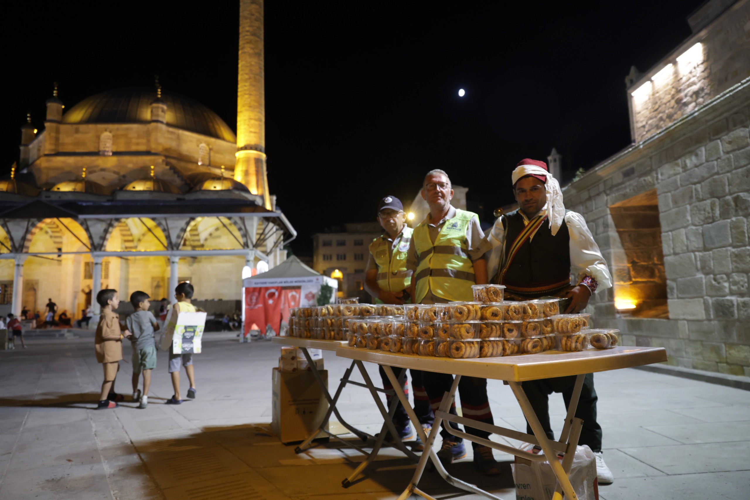 Kandi̇l 1
