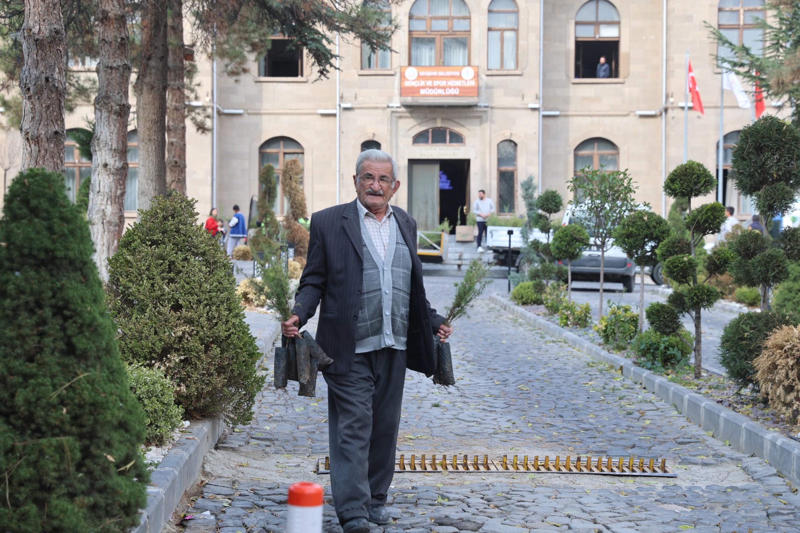 11 Kasım Ağaçlandırma Günü'nde Fidan Dağıtımı (19)