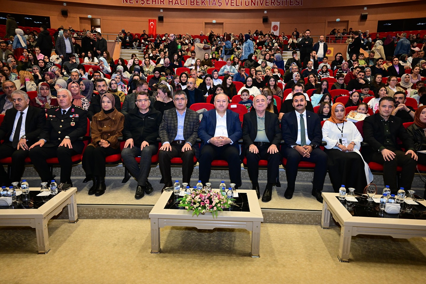 572866326 18074957822186019 1760304443657839360 N