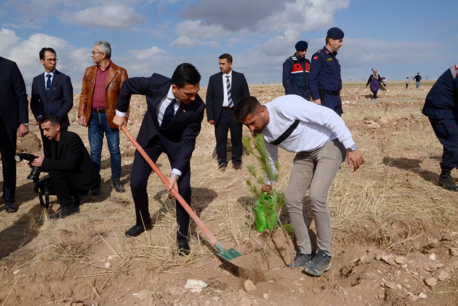 581714159 17946768399060297 3381996744051224430 N