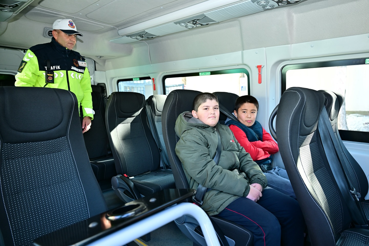 582324698 18076457078186019 5118193204059408002 N