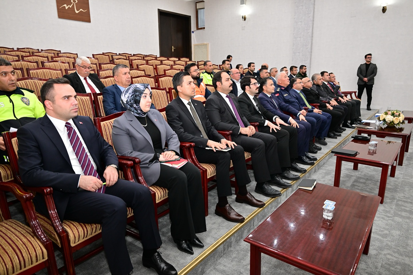 583725834 18076483001186019 2814869022589650934 N