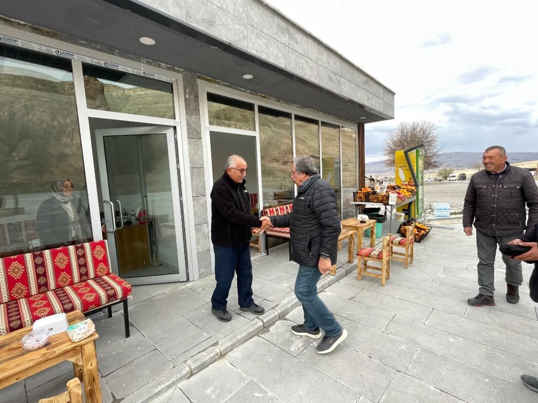 586687682 18184592893360042 8326791193612018187 N